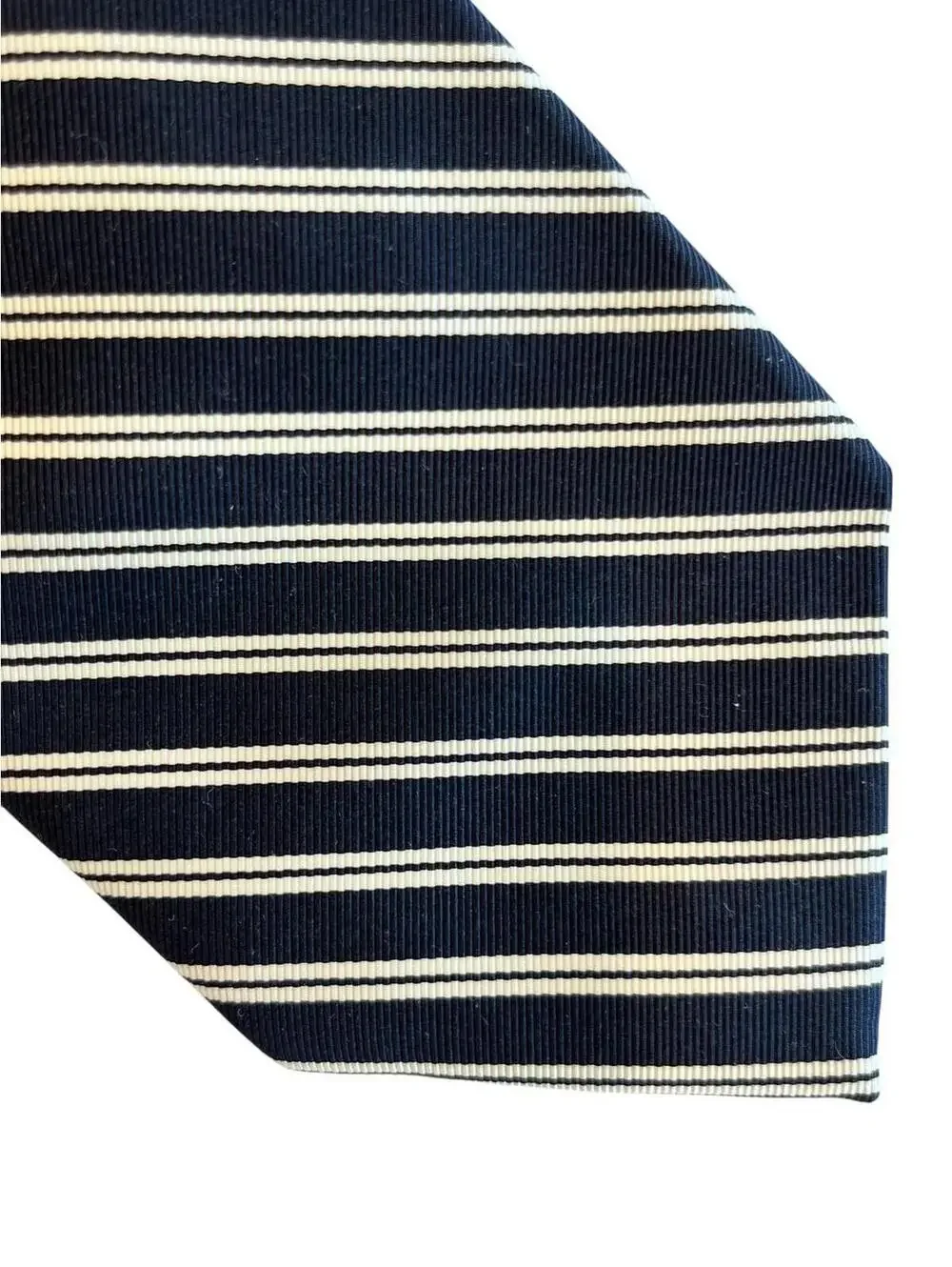 Down East Outfitters Tie 100% silk Mens Blue and White Stripe 1982.1